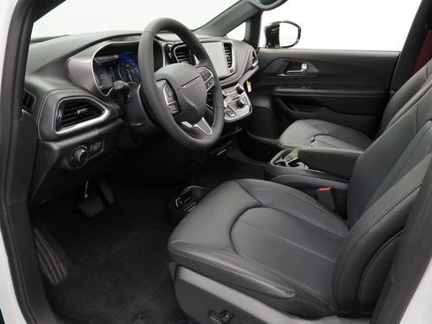 New 2027 Chrysler Pacifica Select AWD/4WD image 17