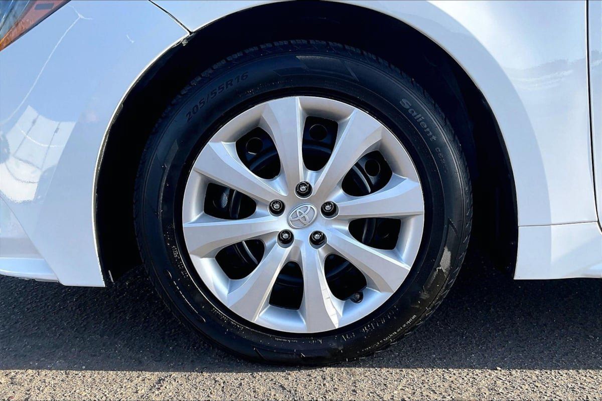 Used 2024 Toyota Corolla LE FWD image 9