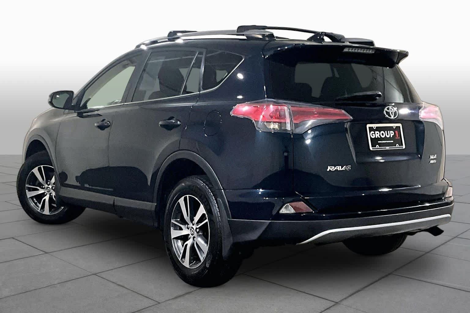 Used 2017 Toyota RAV4 XLE AWD/4WD image 11