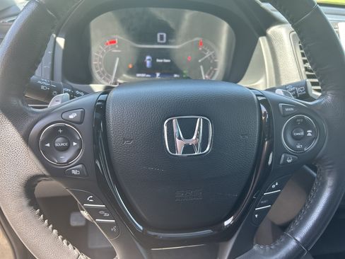 Used 2017 Honda Pilot Touring image 19