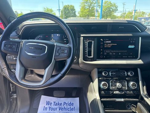 Used 2022 GMC Yukon XL Denali RWD image 11