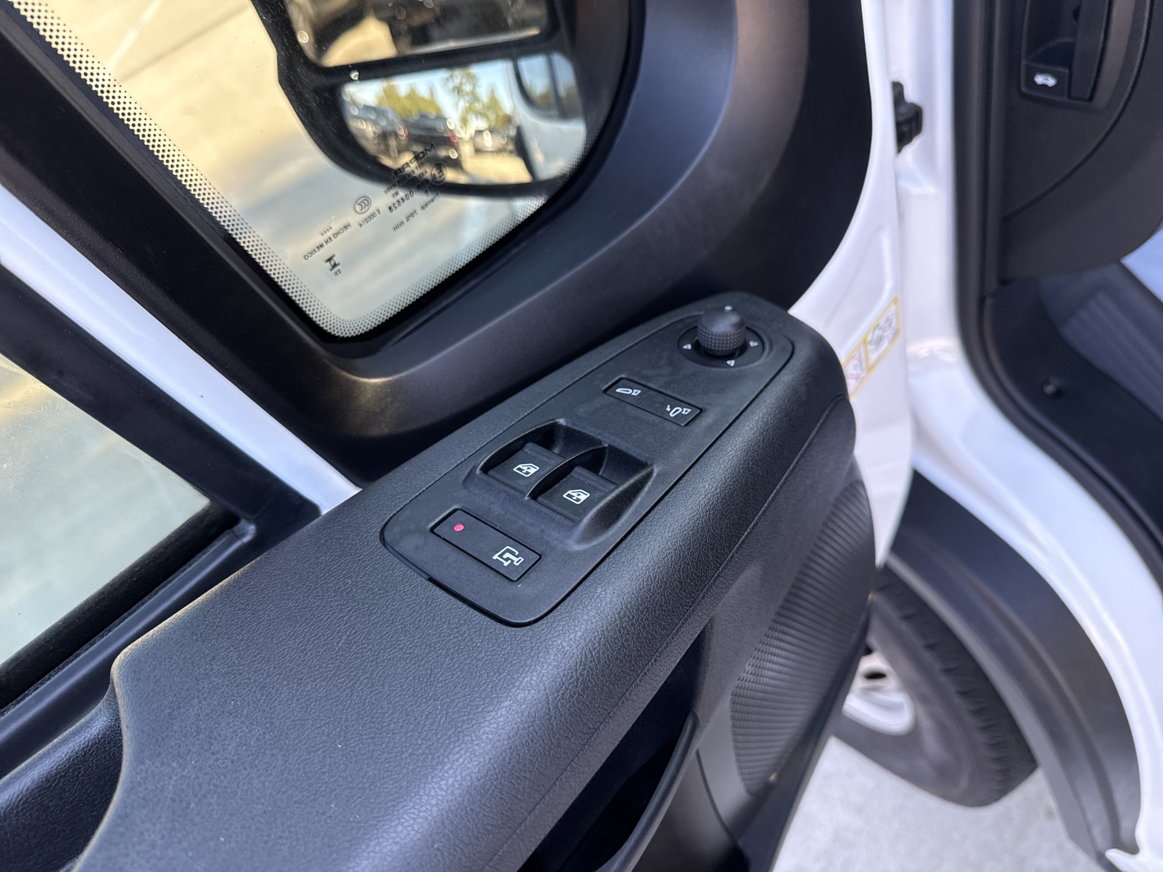 Used 2024 RAM ProMaster 1500 w/ Safety Group FWD image 16