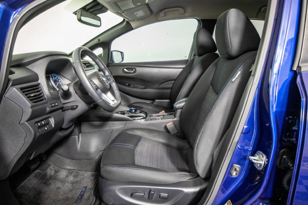 Used 2019 Nissan Leaf SV w/ SV Technology Package FWD image 9