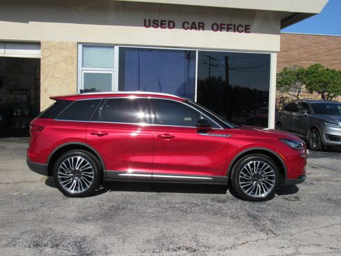 Used 2022 Lincoln Corsair Reserve w/ Equipment Group 201A image 2