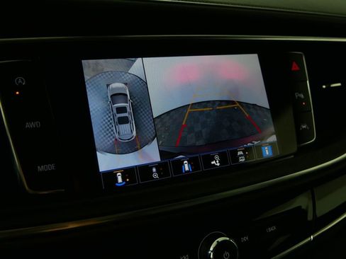 Used 2023 Buick Enclave Avenir image 33