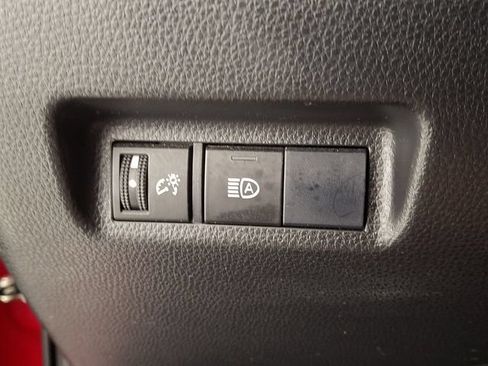 Used 2020 Toyota RAV4 LE FWD image 31