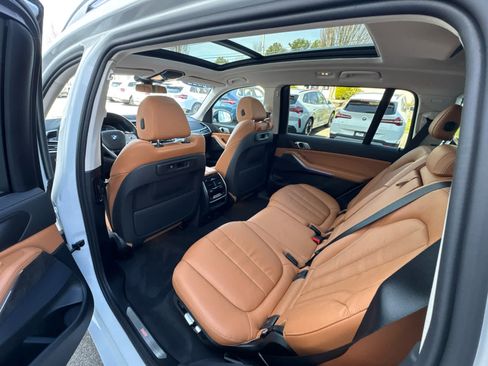 Used 2022 BMW X7 xDrive40i w/ Premium Package AWD/4WD image 13