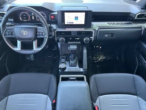 Certified 2025 Toyota Tacoma TRD Off-Road AWD/4WD image 17