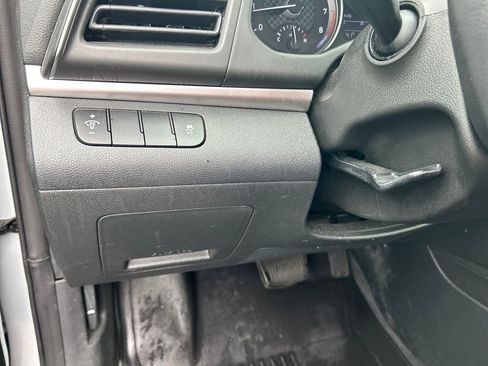 Used 2019 Hyundai Elantra SE w/ Cargo Package FWD image 15