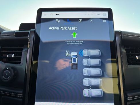 Used 2022 Ford F150 Lightning Platinum image 39