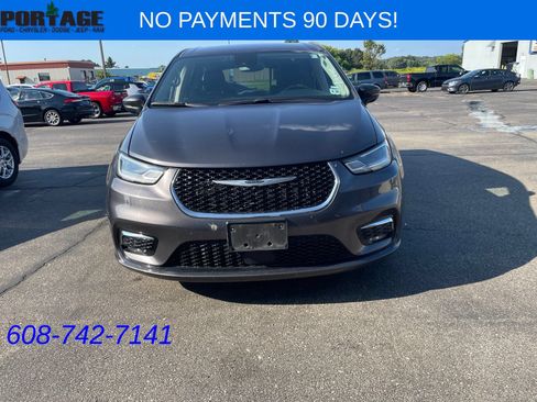 Used 2023 Chrysler Pacifica Touring-L FWD image 2