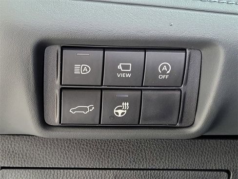 Used 2023 Toyota Highlander Limited image 11