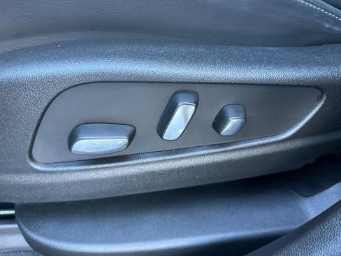 Used 2025 Cadillac XT6 Premium Luxury w/ Technology Package image 13