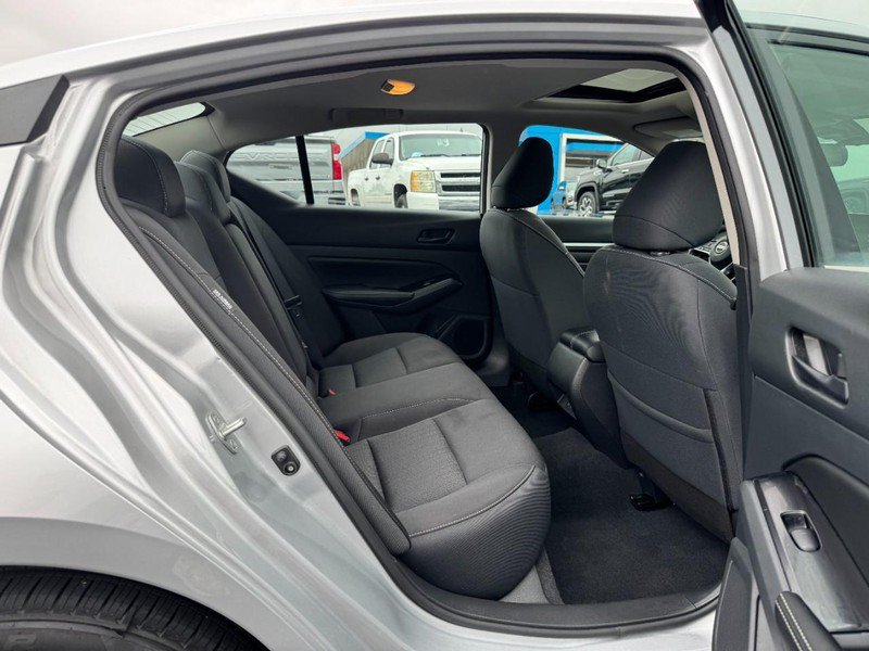 Used 2023 Nissan Altima 2.5 SV w/ SV Premium Package FWD image 10