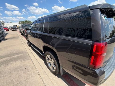 Used 2016 Chevrolet Suburban LT RWD image 5