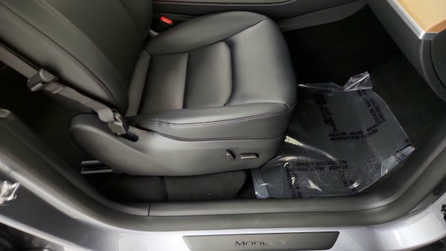 Used 2024 Tesla Model Y Performance AWD/4WD image 35