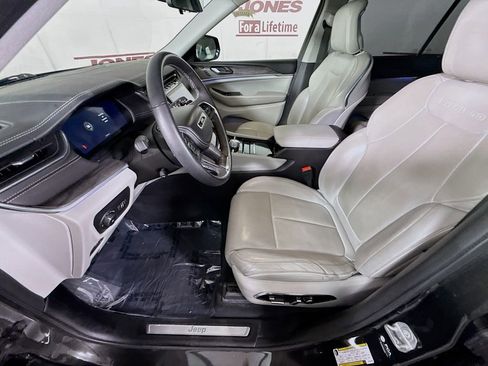 Used 2023 Jeep Grand Cherokee L Overland w/ Luxury Tech Group IV AWD/4WD image 26