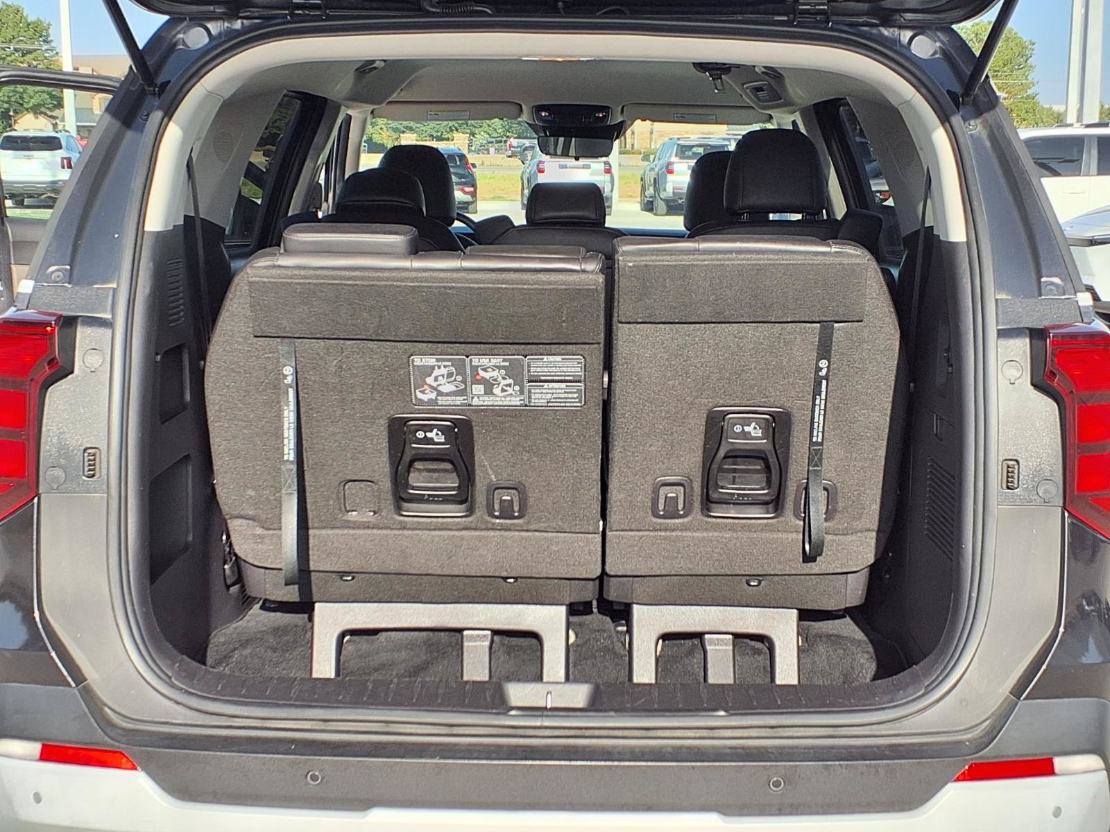 Used 2025 Kia Carnival FWD image 28