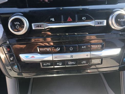 Used 2022 Ford Explorer Platinum w/ Technology Package image 18