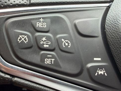 Used 2025 Chevrolet Malibu LT FWD image 19