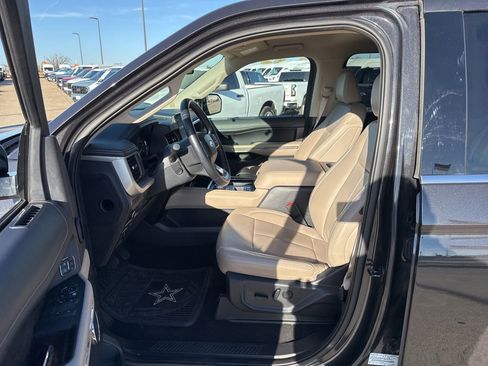 Used 2023 Ford Expedition XLT image 19