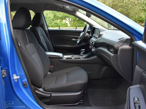 Used 2024 Nissan Sentra SV FWD image 8