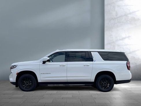 Used 2024 Chevrolet Suburban LT AWD/4WD image 3