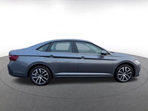 Used 2025 Volkswagen Jetta SE image 16