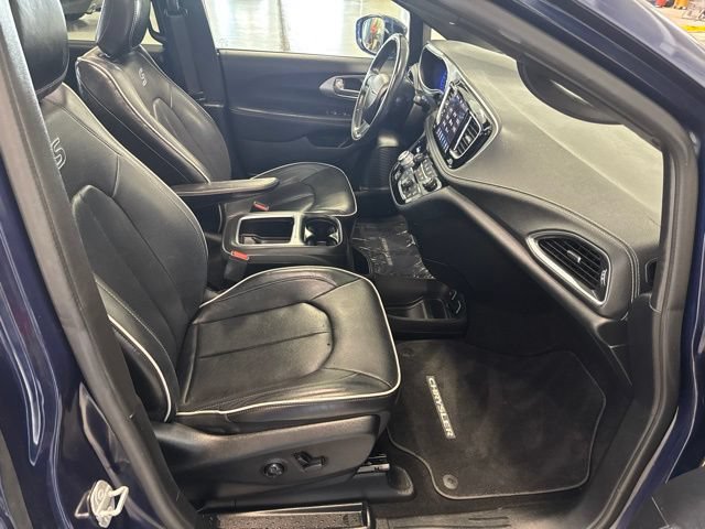 Used 2019 Chrysler Pacifica Limited w/ Advanced Safetytec Group FWD image 19