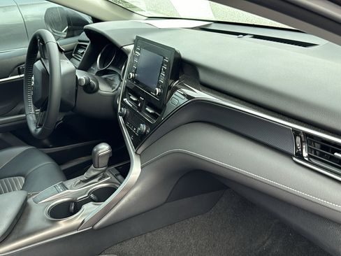 Used 2023 Toyota Camry SE w/ Convenience Package image 3