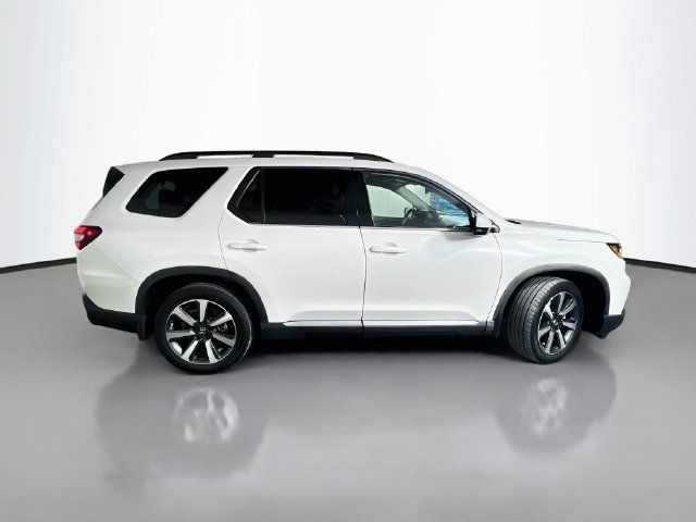 Used 2023 Honda Pilot Touring image 9
