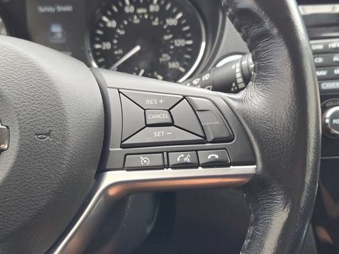 Used 2017 Nissan Rogue SV w/ SV Premium Package FWD image 23