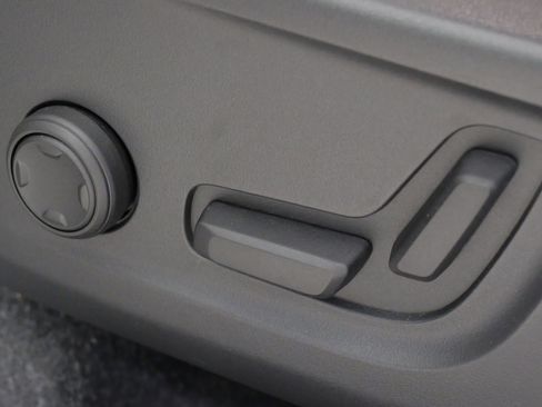 Used 2024 Volvo XC40 B5 Plus w/ Climate Package image 42