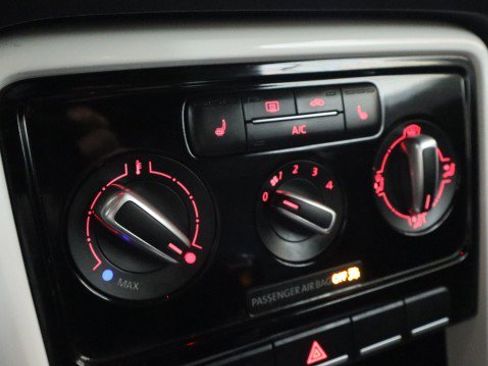 Used 2018 Volkswagen Beetle 2.0T S image 15