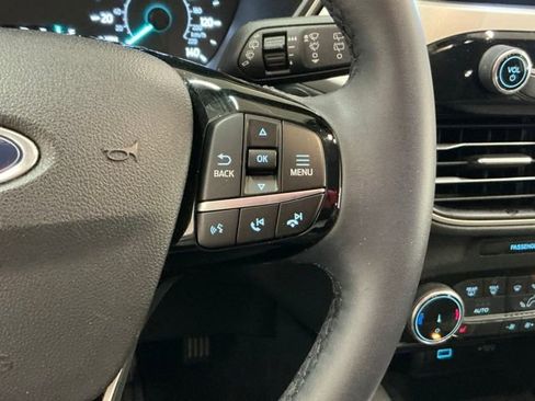 Used 2022 Ford Escape SE w/ SE Sport Appearance Package image 27