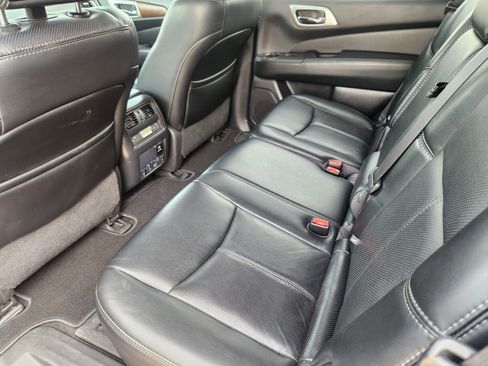 Used 2017 Nissan Pathfinder Platinum w/ Family Entertainment Package image 20