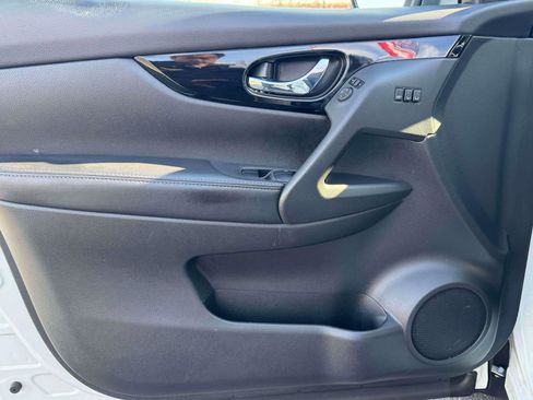 Used 2022 Nissan Rogue Sport SV w/ Technology Package image 15