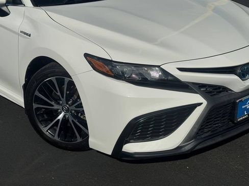 Used 2021 Toyota Camry SE FWD image 3