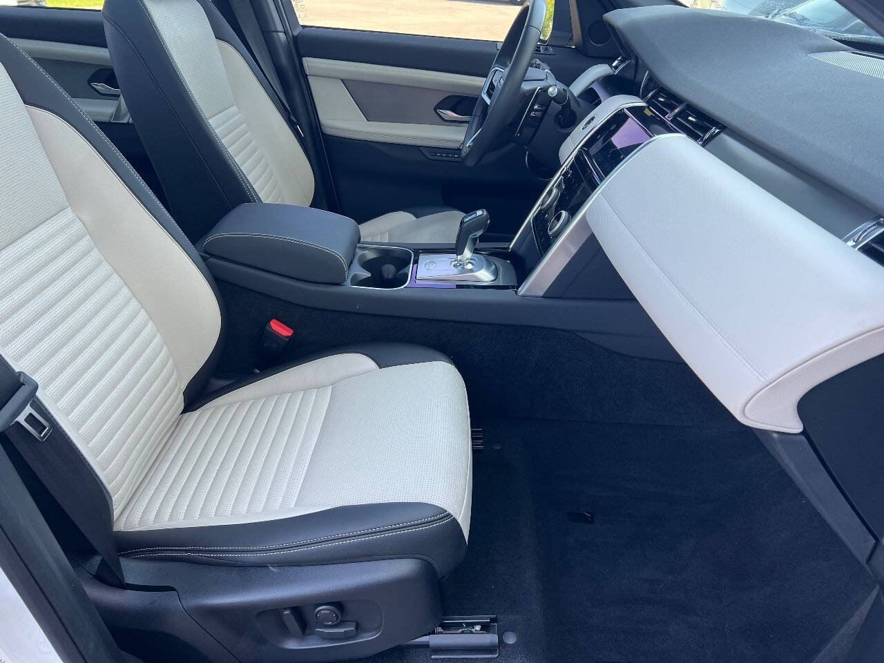 Used 2023 Land Rover Discovery Sport SE R-Dynamic AWD/4WD image 19