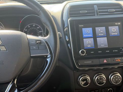 Used 2024 Mitsubishi Outlander Sport SE image 11