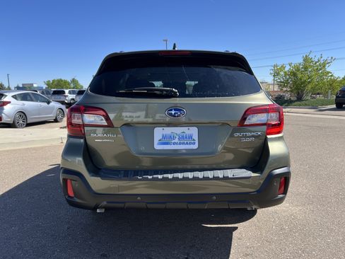 Used 2018 Subaru Outback 3.6R Touring w/ Popular Package #3 AWD/4WD image 12