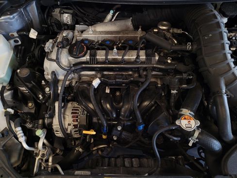 Used 2017 Kia Forte SX FWD image 30