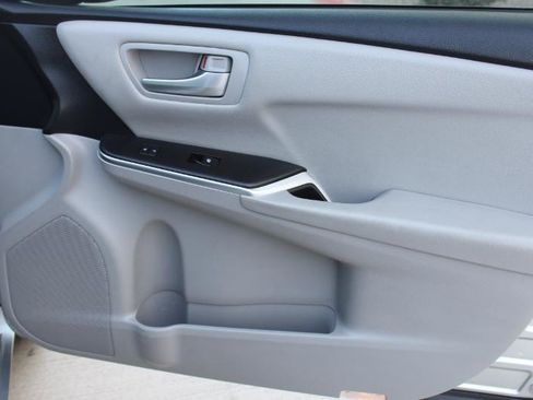 Used 2017 Toyota Camry SE FWD image 23