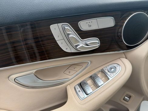 Used 2021 Mercedes-Benz GLC 300 image 12