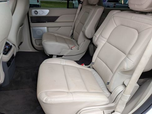 Used 2021 Lincoln Navigator Reserve image 23