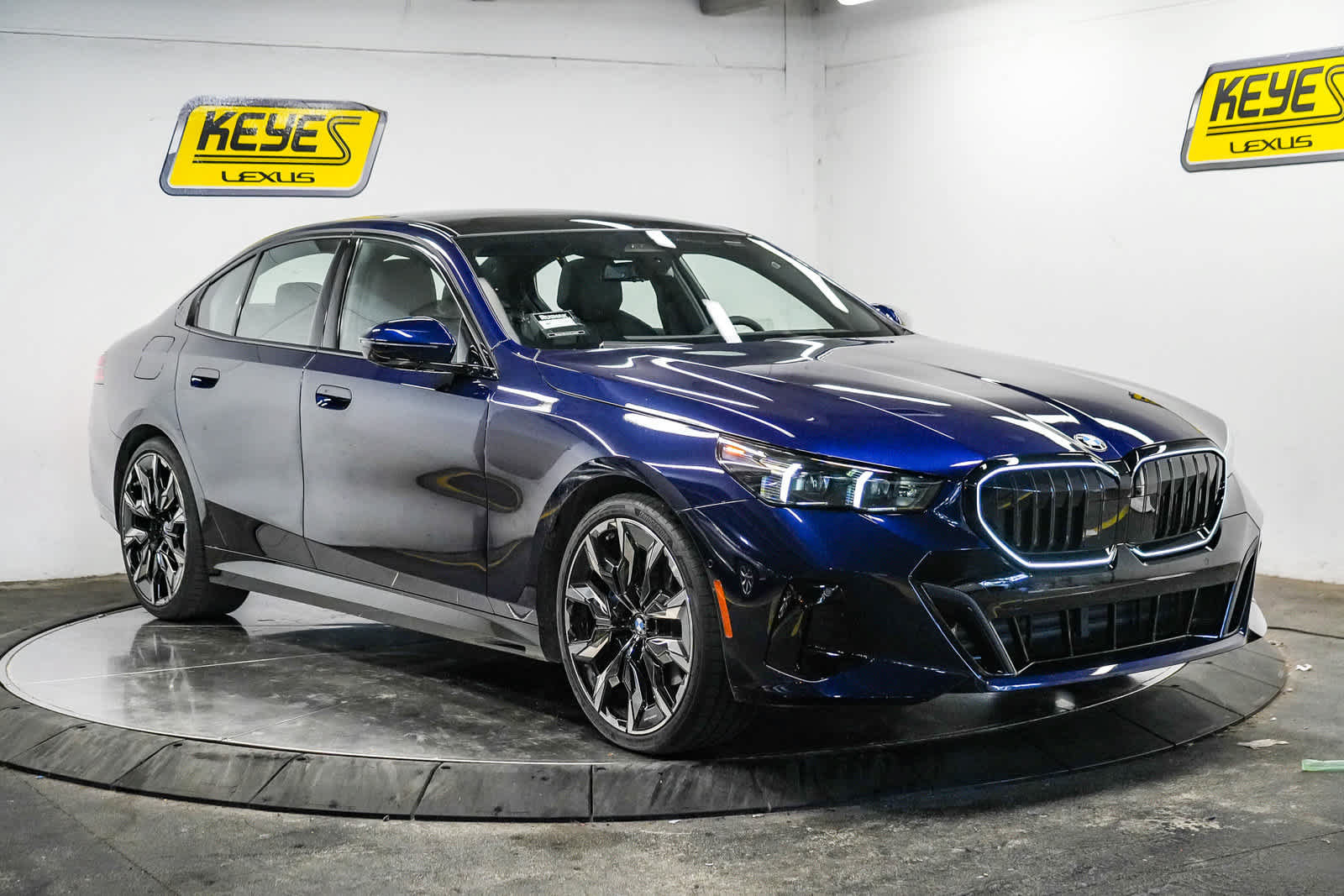 Used 2026 BMW 530i w/ M Sport Package RWD image 7