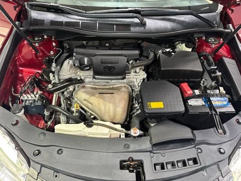 Used 2015 Toyota Camry XLE w/ Moonroof Package FWD image 10