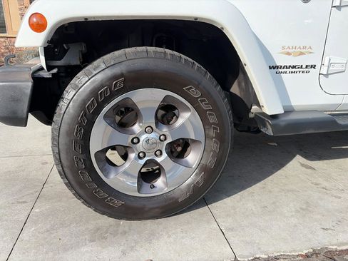 Used 2014 Jeep Wrangler Unlimited Sahara w/ Connectivity Group image 18