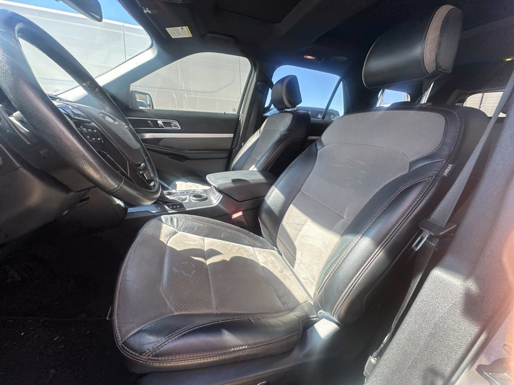 Used 2017 Ford Explorer XLT w/ Equipment Group 202A FWD image 13