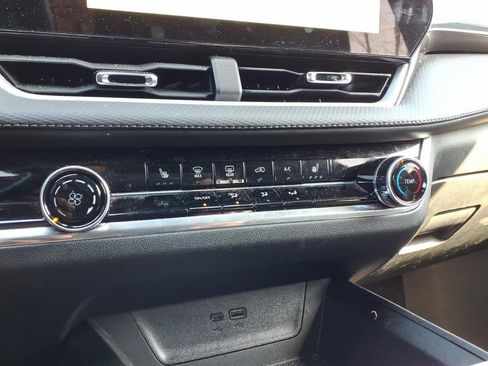 Used 2025 Chevrolet Equinox LT FWD image 22